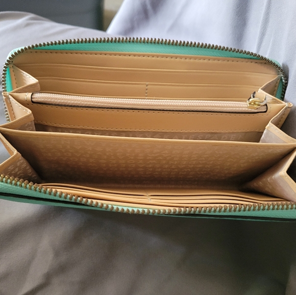 KATE SPADE NY Leather handbag w/matching wallet wallet is NWOT tan inside. - Picture 10 of 10
